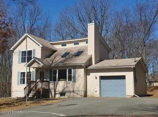179 Spring Dr, Dingmans Ferry, PA 18328