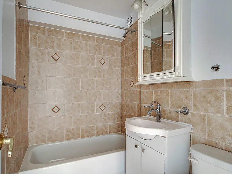 3255 Randall Ave #3D — Photo 5