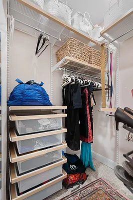 Sold by HomeLister Inc | media 9