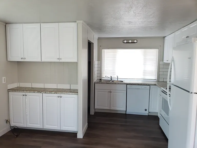 121 Teakwood St — Photo 7