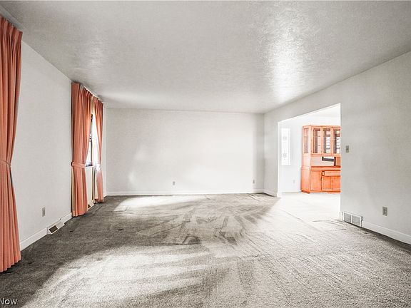 5th image of 22582 Vine Ct