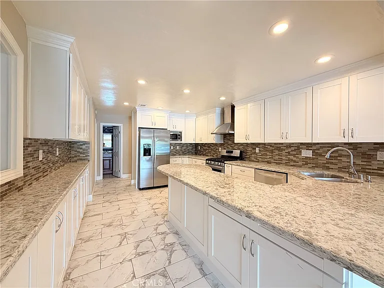 21956 Yellowstone Ln — Photo 6