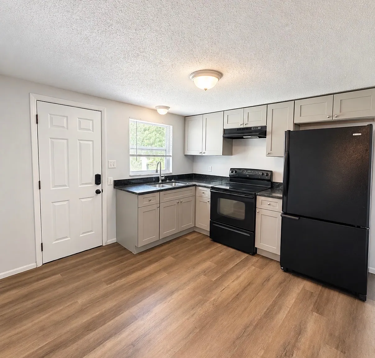 2 bed, 918 sqft, $1,400 — Photo 3