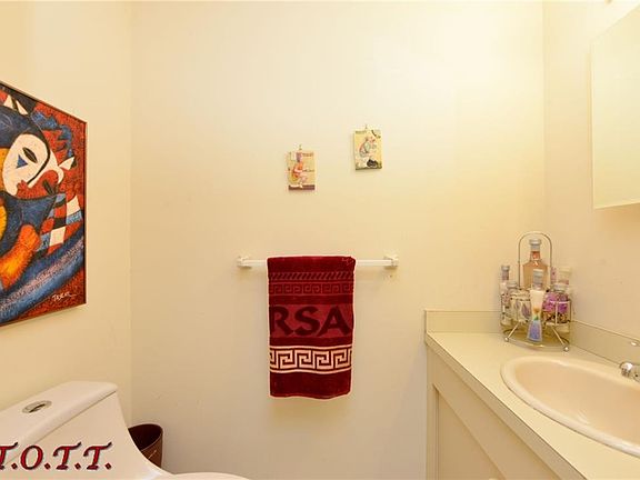 4th image of 1331 E 69th St