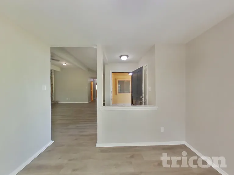 708 Wedgegate Dr — Photo 5