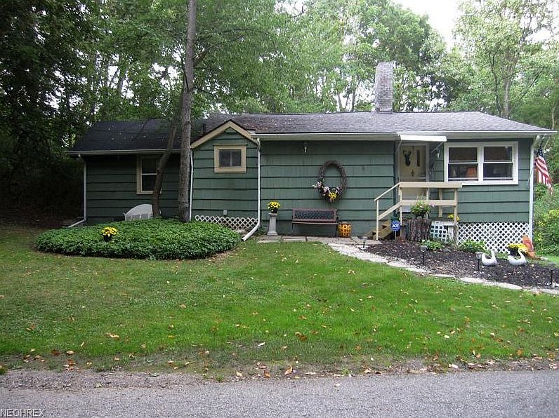 1st image of 8 Lodge Dr