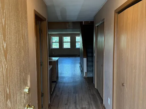 46 E Jackson St APT 4, Hartford, WI 53027