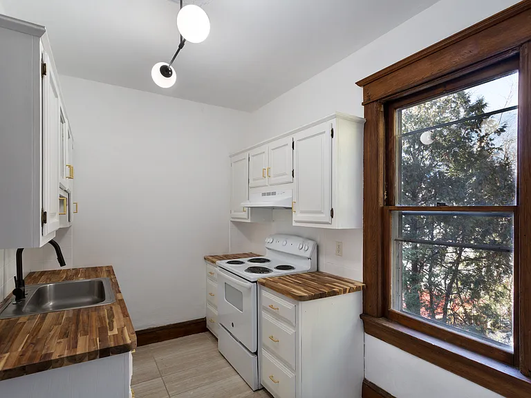 7 Brewster St #2 — Photo 8