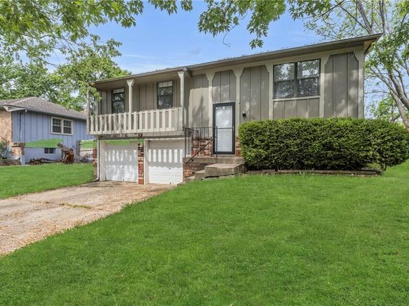12804 S Sycamore St, Olathe, KS 66062