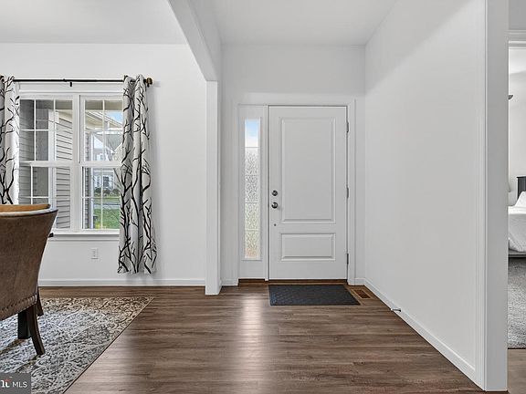 5th image of 126 Stone Arch Dr