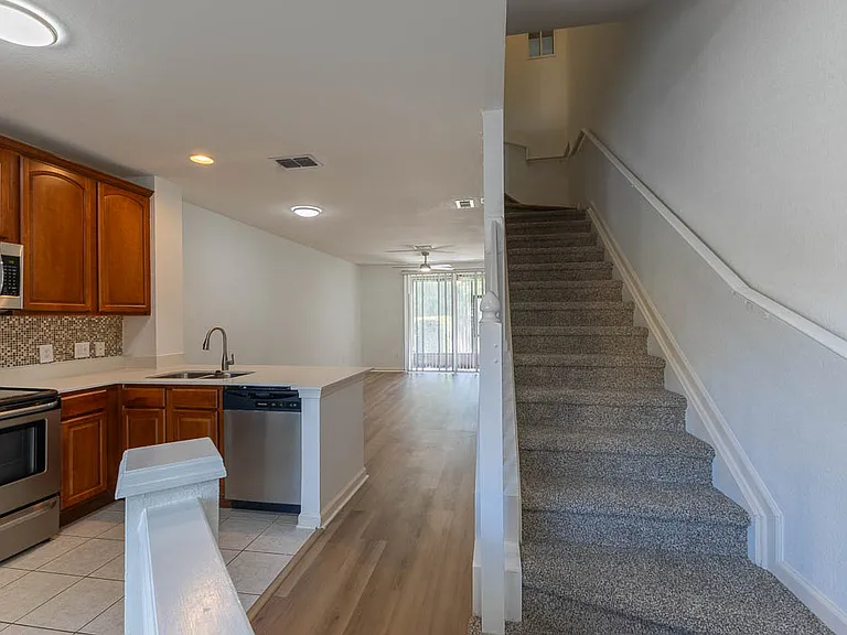 Stockton Dr — Photo 12