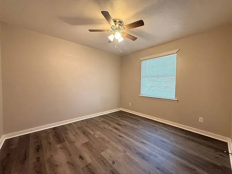 810 Glencrest Ln — Photo 21