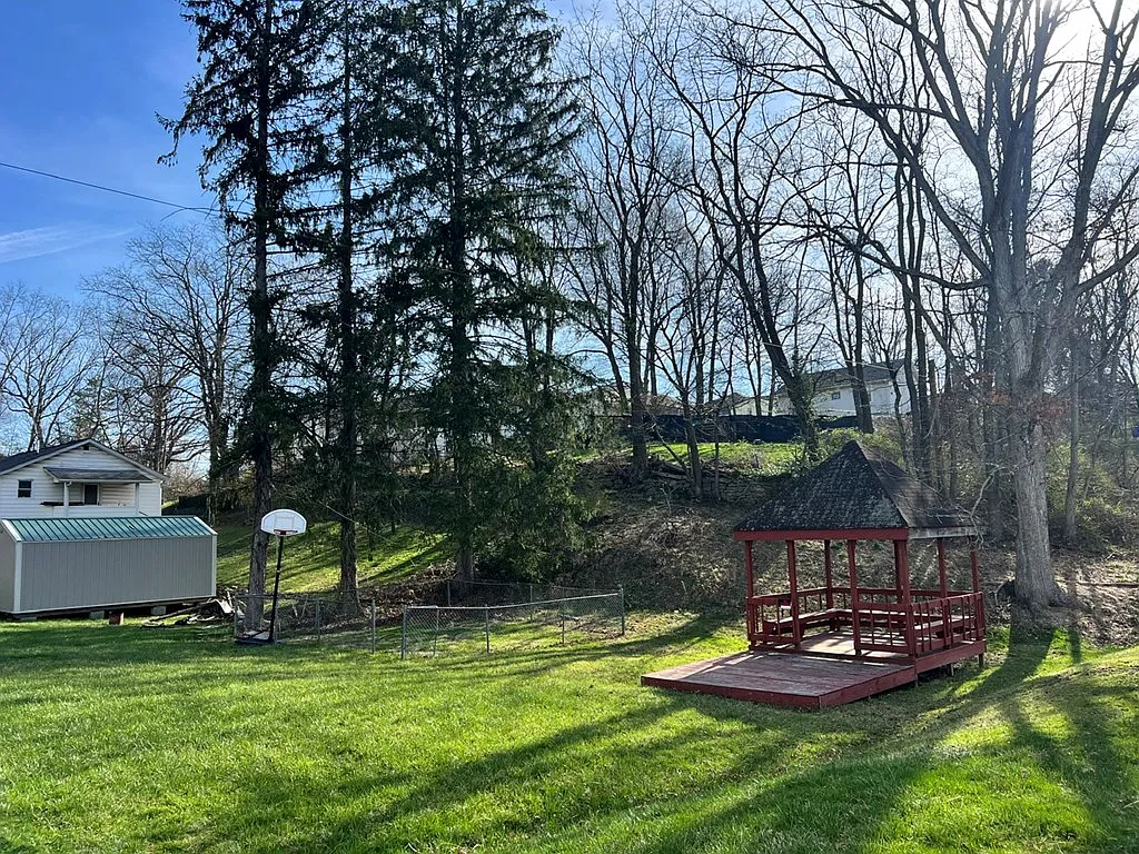 6 bed, 3.5 bath, 2850 sqft, $1,800 — Photo 3
