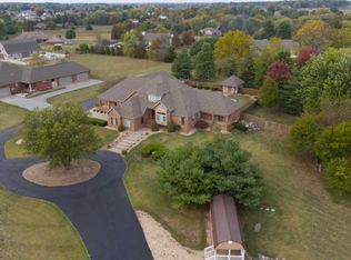 1725 E Cardinal Rd, Ozark, MO 65721