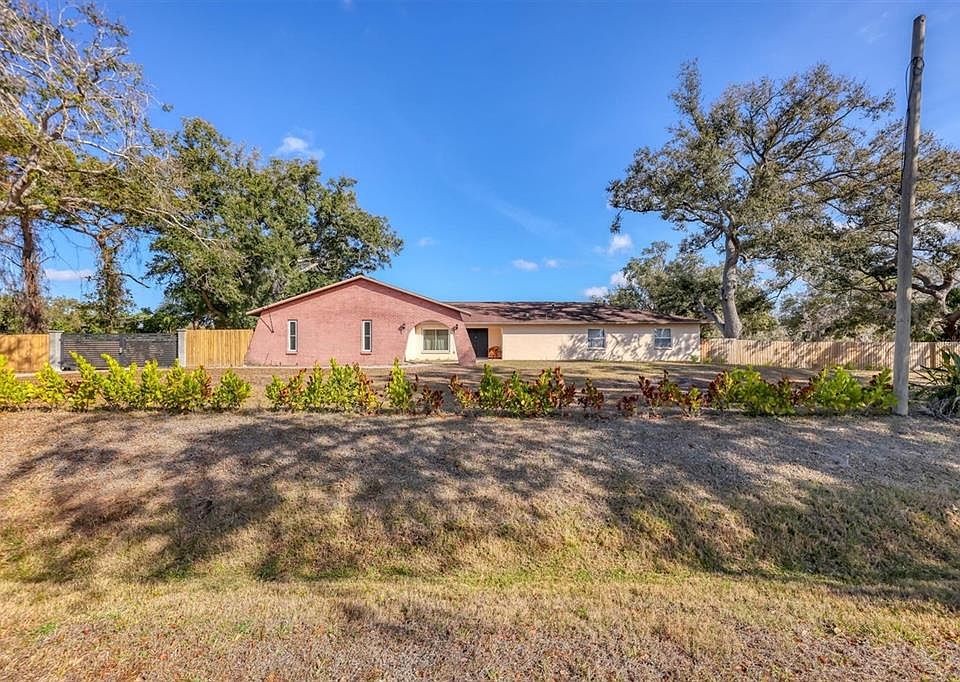 1st image of 3917 Desoto Rd