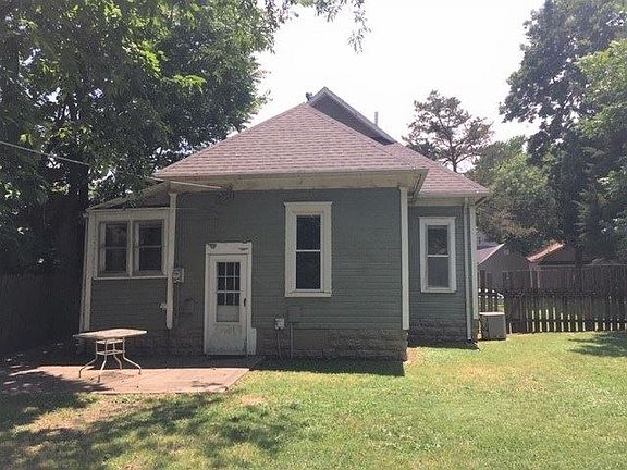 2nd image of 218 W Park St
