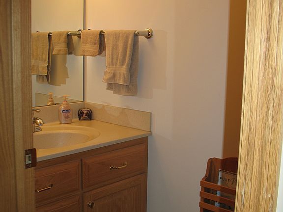 1/2 bath in entry