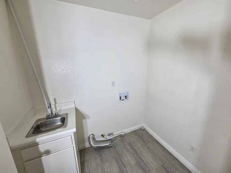 1467 Normandy Dr — Photo 13