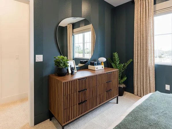 717 Miravar Pl, Vista, CA 92081