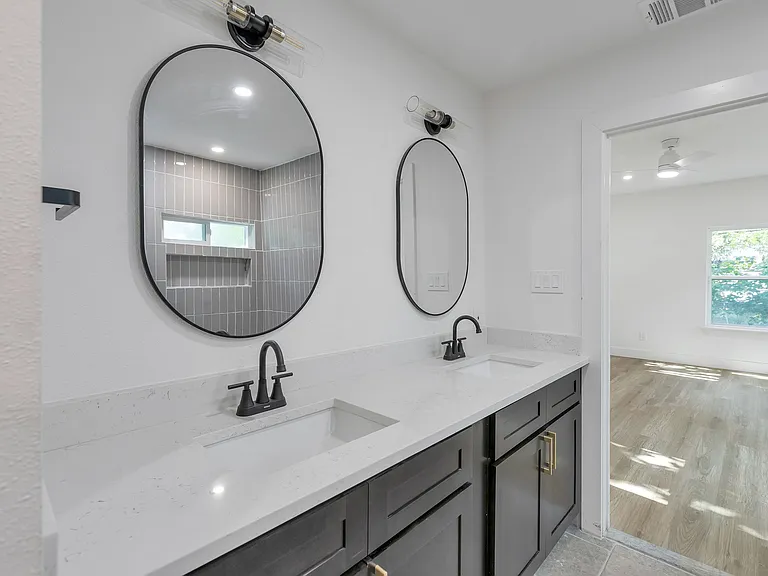 1023 Strickland St — Photo 13