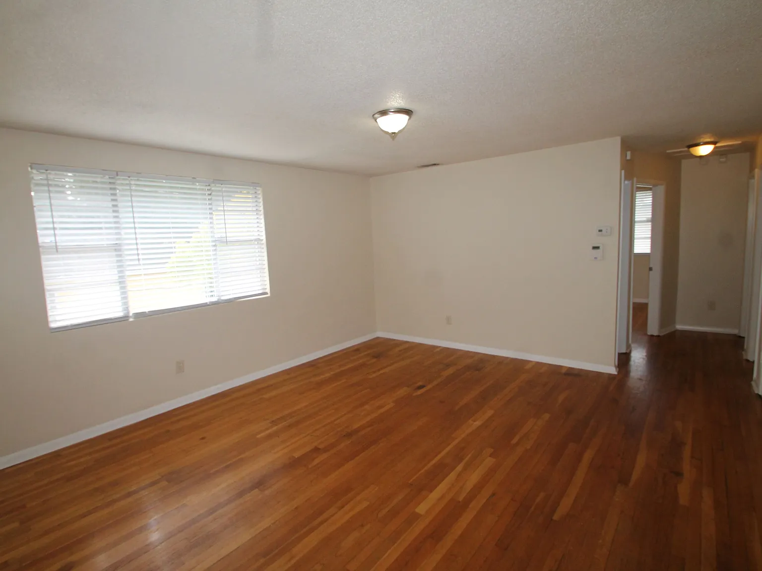 2 bed, 900 sqft, $1,250 — Photo 2