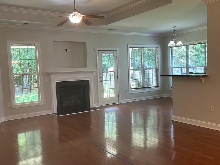 506 Weatherford Dr — Photo 3