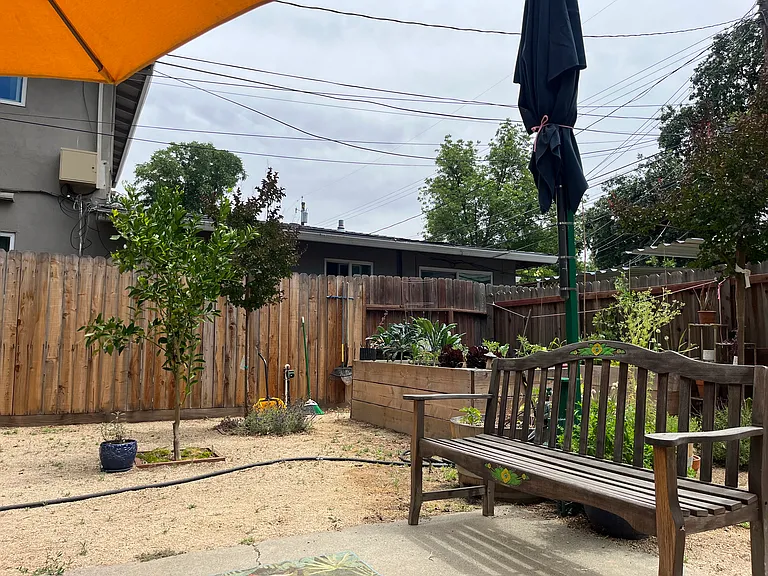 2321 32nd St — Photo 34