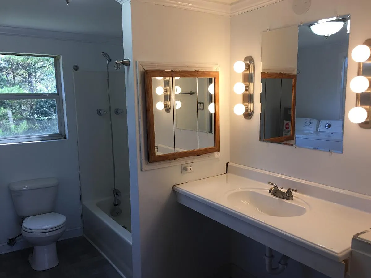 119 Rafer Avenue — Photo 2