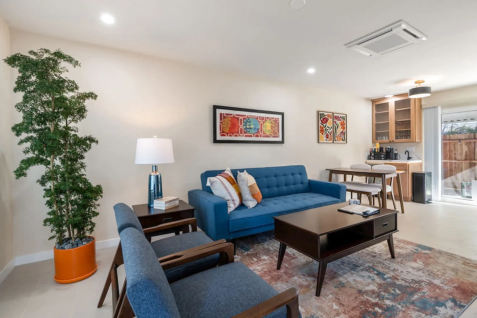 2 bed, 1.0 bath, 914 sqft, $5,460 — Photo 1
