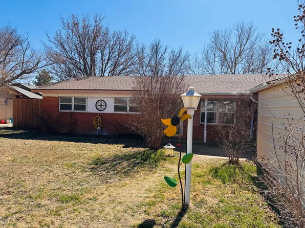 1010 NE 1st St, Earth, TX 79031