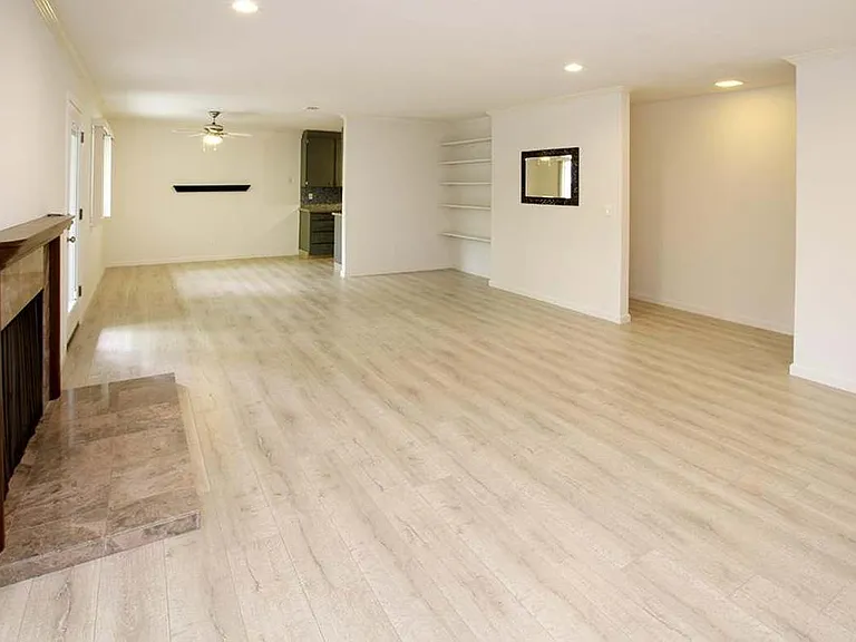 1702 Dolphin Dr — Photo 3