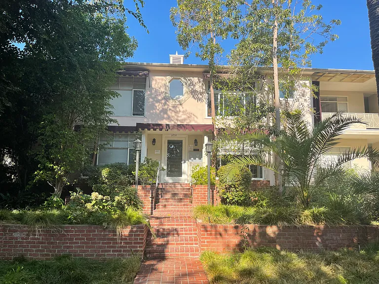 1849 N Harvard Blvd #4 — Photo 24