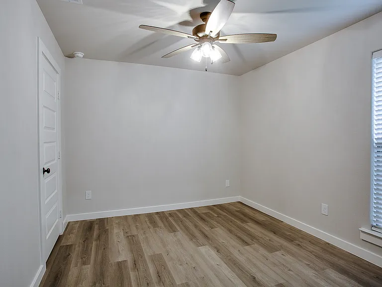 10512 Abbeville Ave — Photo 18