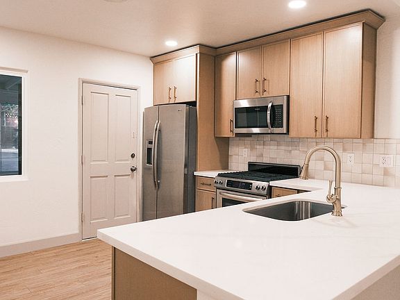 2nd image of 610 E San Juan Ave #608
