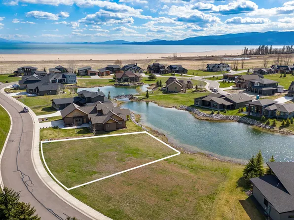 1066 Lake Pointe Dr, Bigfork, MT 59911