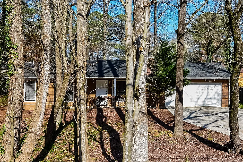 3 bed, 2.0 bath, 1430 sqft, $1,755 — Photo 3
