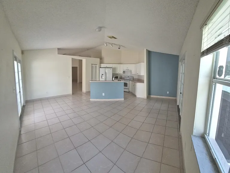 7306 NW 1st Mnr — Photo 5