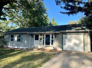 6510 N Randwick Rd, Peoria, IL 61615