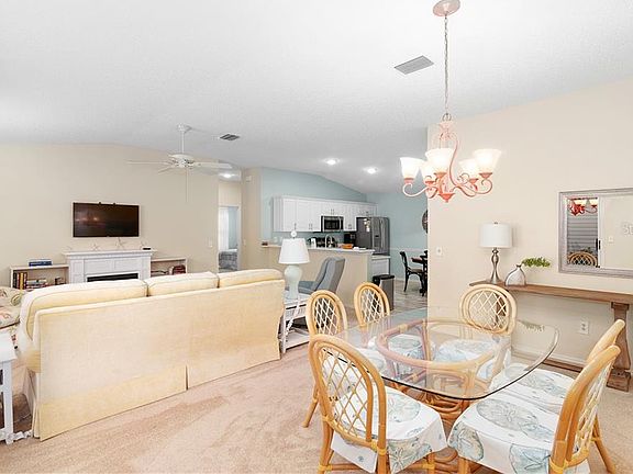 5th image of 293 Katherine Pl