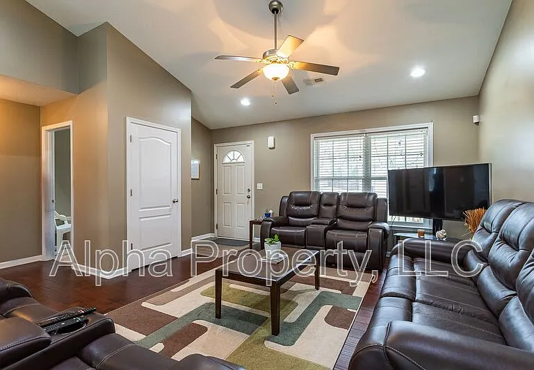 105 Herndon Ct — Photo 4