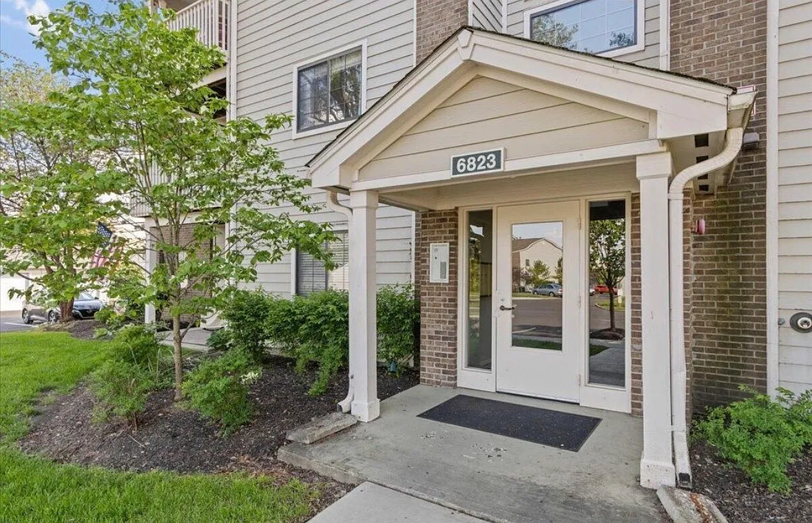2 bed, 1093 sqft, $1,500 — Photo 2