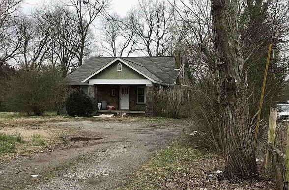 2nd image of 3604 Woodbury Pike