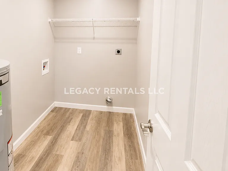 240 Longwood Ln #1 — Photo 5