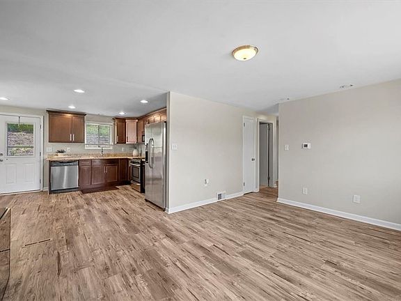 4th image of 169 Connie Dr