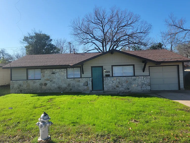1509 Wheless Ln — Photo 1