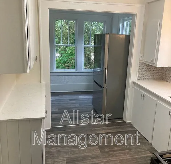 1201 East Ave — Photo 6