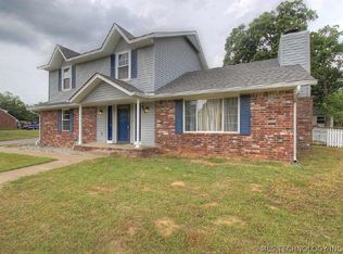 800 N Oak Ridge Dr, Sand Springs, OK 74063