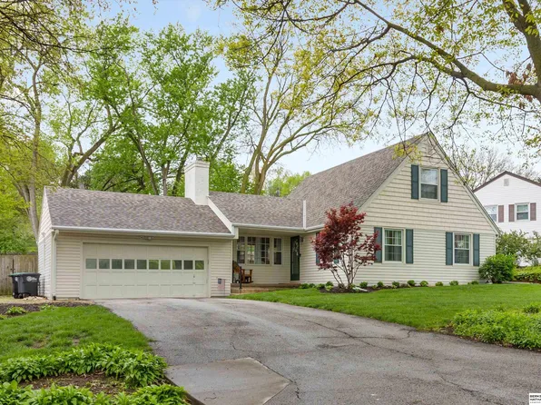 8507 Broadmoor Dr, Omaha, NE 68114