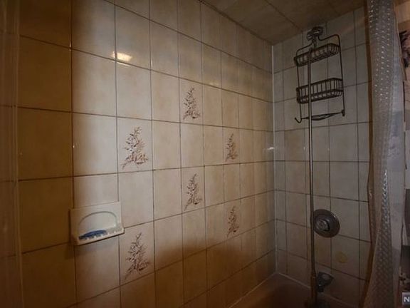 5th image of 549 Anderson Ave Floor 2