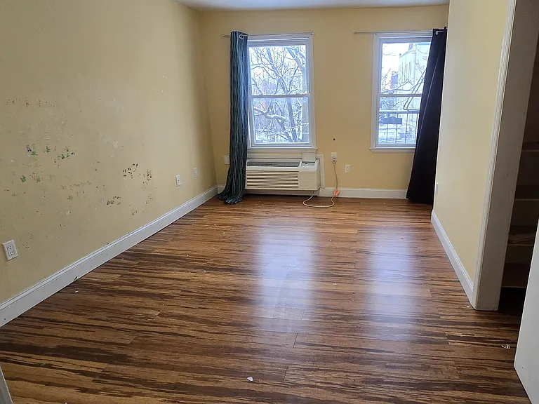 515 Summit Ave #4 — Photo 6